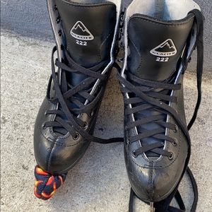 Glacier Kids size 4 black ice skates